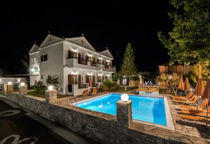 Front of property - evening/night - Evagelistria Apartments (Samos)