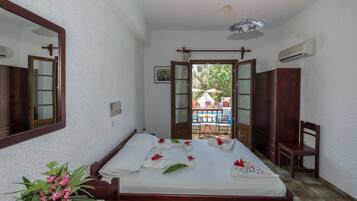 Comfort Studio | Iron/ironing board, free cots/infant beds, free WiFi, bed sheets