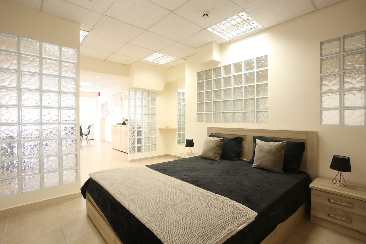 standard suite | iron/ironing board, free wifi, bed sheets