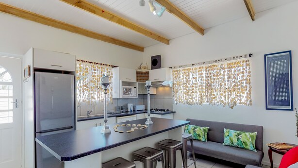 Casa estándar | Cocina privada | Refrigerador con congelador, microondas, horno y lavavajillas 