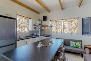 Standard House | Private kitchen | Full-size fridge, microwave, oven, dishwasher - Seeberg Cottage B Hermanus (Hermanus)