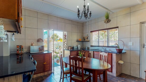 Apartamento, 2 quartos | Cozinha privada | Geladeira grande, micro-ondas, chaleira elétrica
