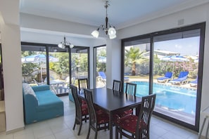 Villa, 3 Bedrooms | In-room dining