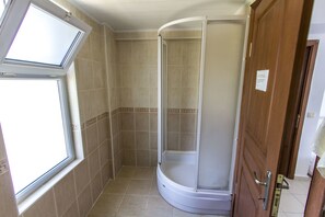 Villa, 3 slaapkamers | Badkamer | Een douche, handdoeken