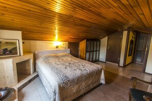 Villa | 4 bedrooms, desk, iron/ironing board, free WiFi