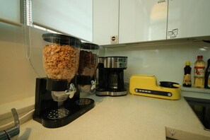 Breakfast meal - Stitches House - Hostel (Seoul)