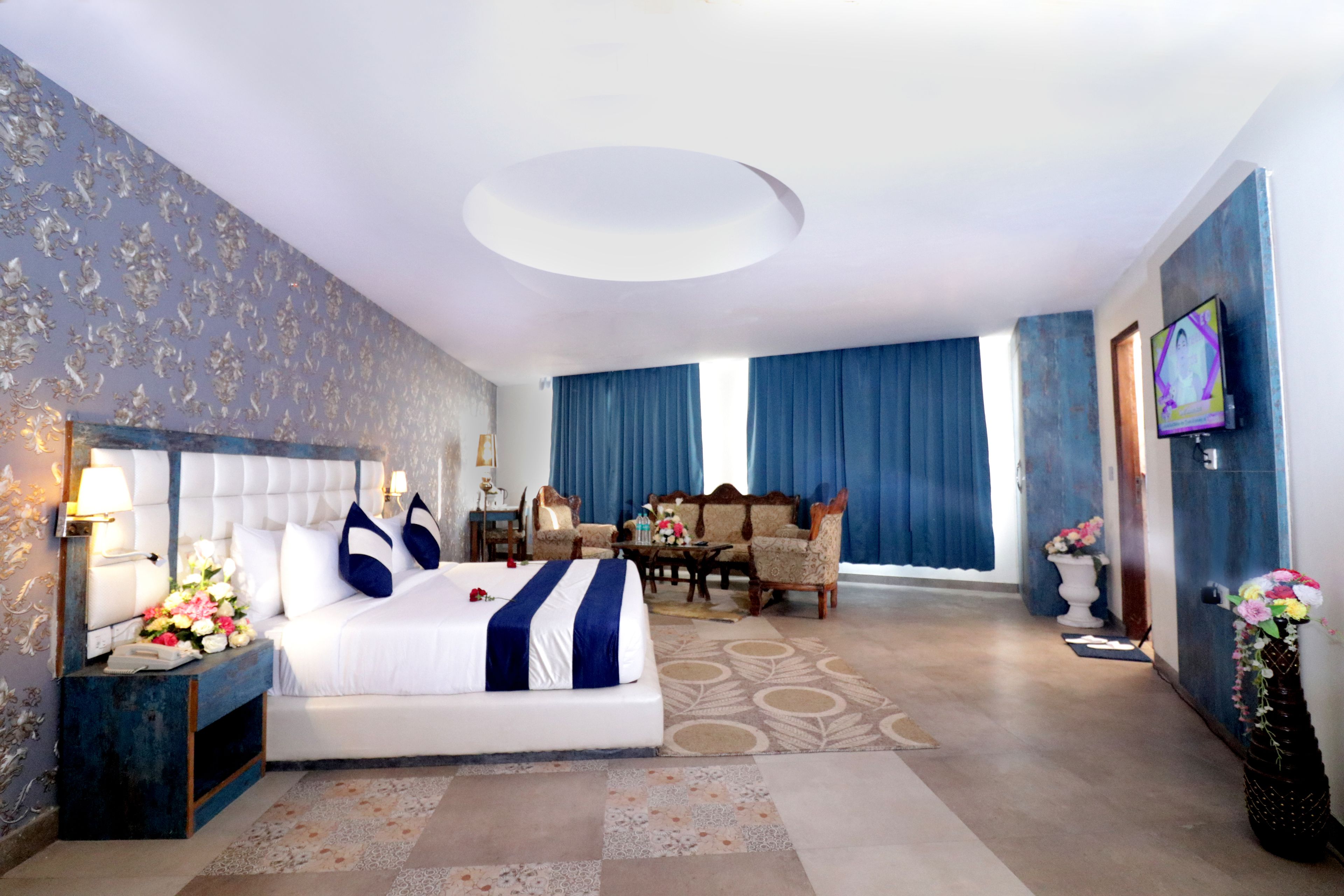 luxury room | in-room safe, rollaway beds, free wifi