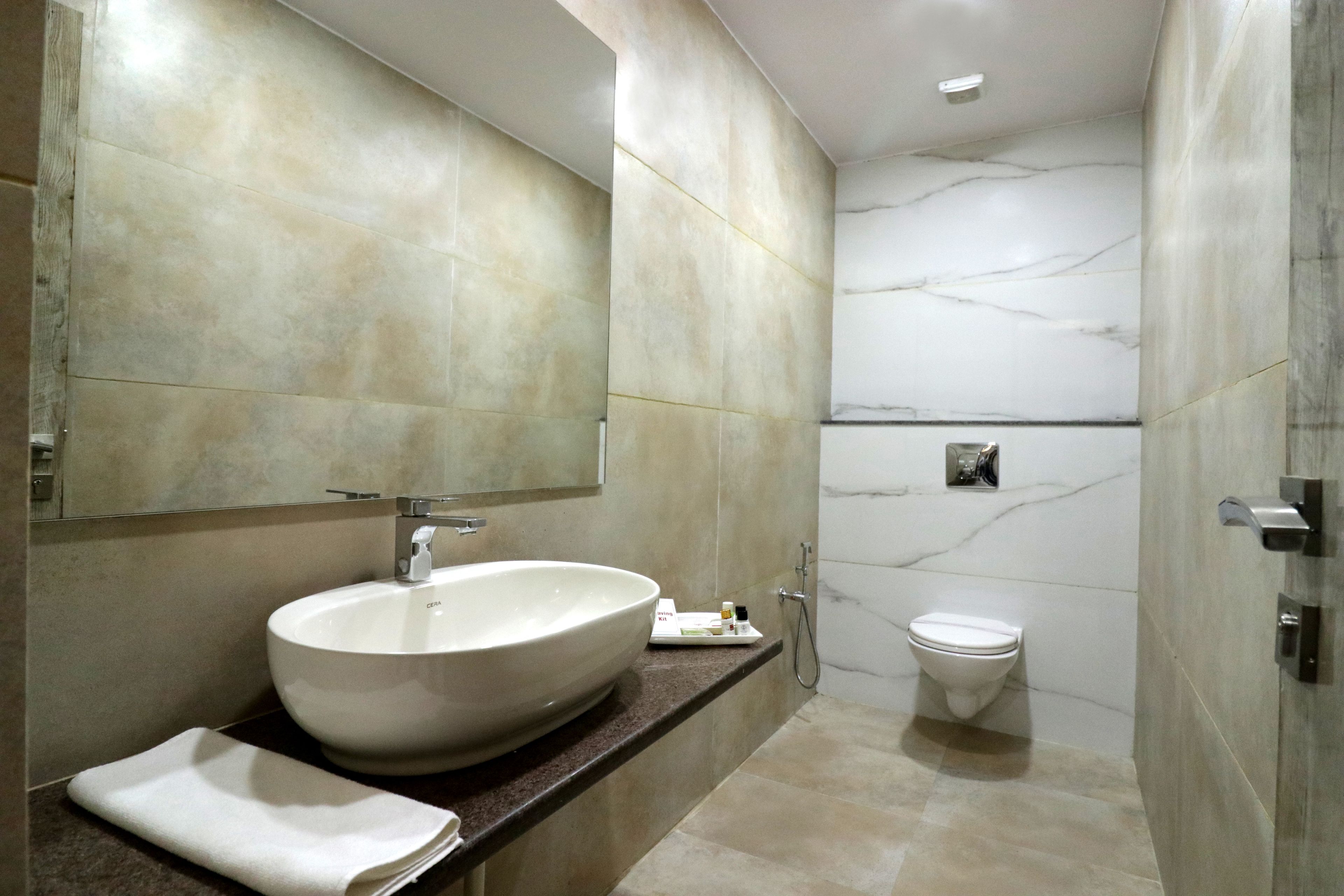 executive room | bathroom | shower, free toiletries, towels