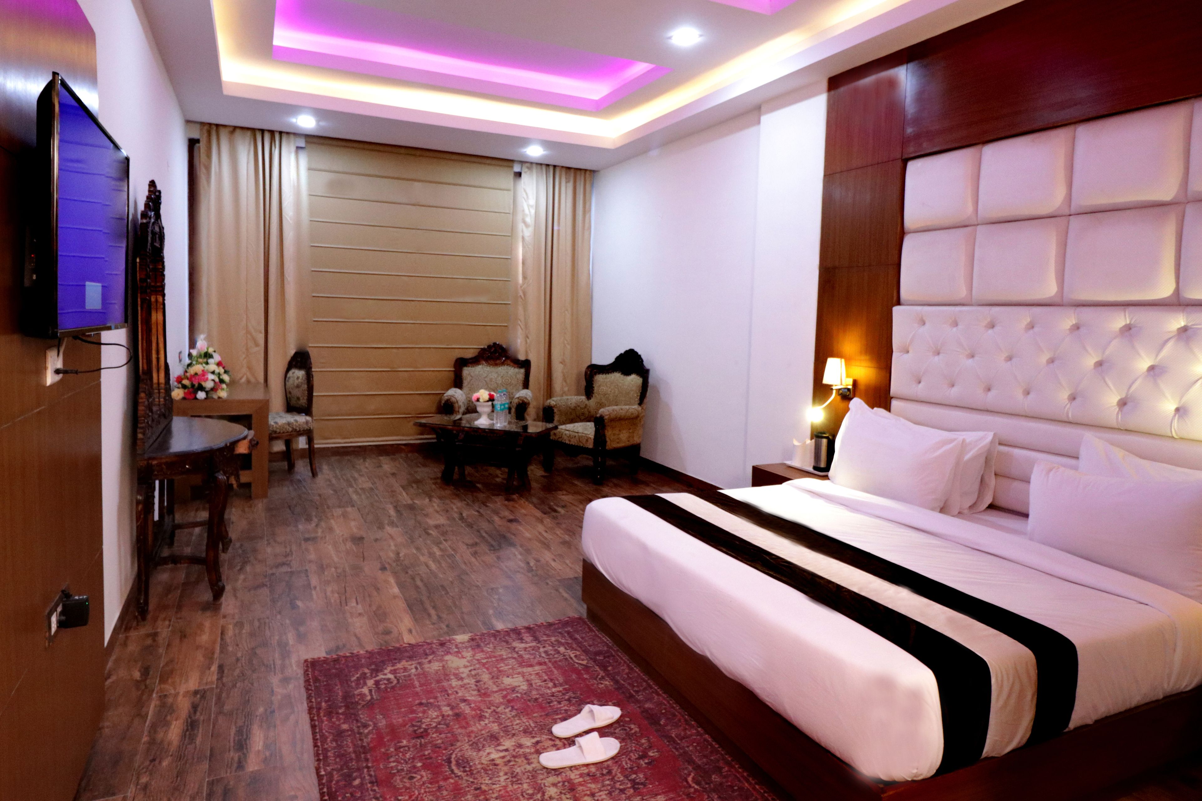 luxury room | in-room safe, rollaway beds, free wifi