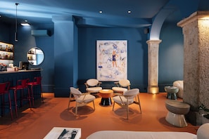 Cocktail bar, alfresco dining, open select days