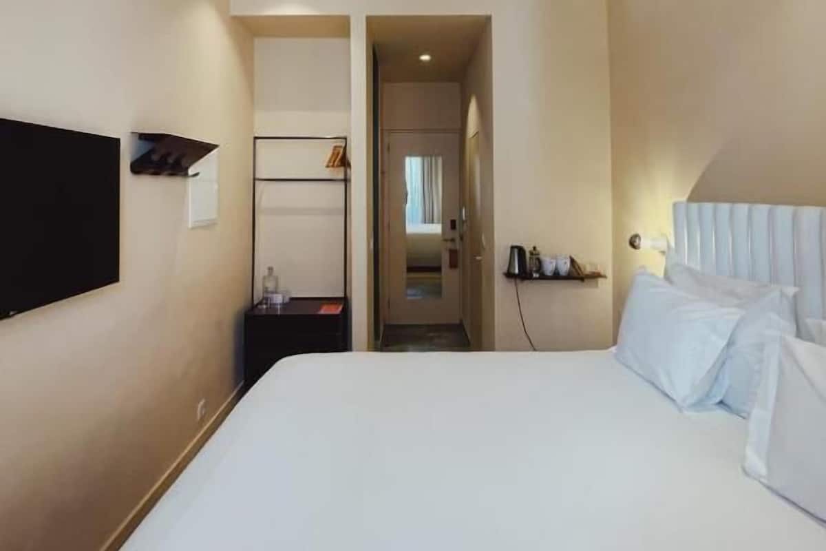 In-room safe, blackout drapes, soundproofing, iron/ironing board