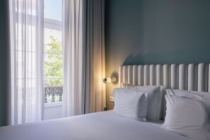 Superior Double or Twin Room, City View | In-room safe, blackout curtains, soundproofing, iron/ironing board - Esqina Cosmopolitan Lodge (Lisbon)