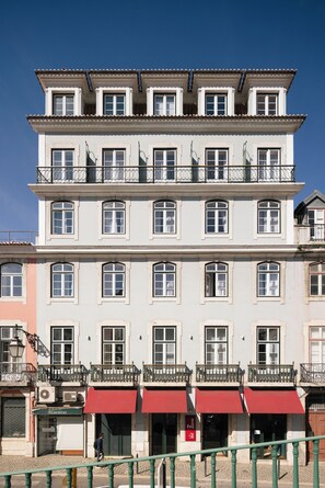Front of property - Esqina Cosmopolitan Lodge (Lisbon)
