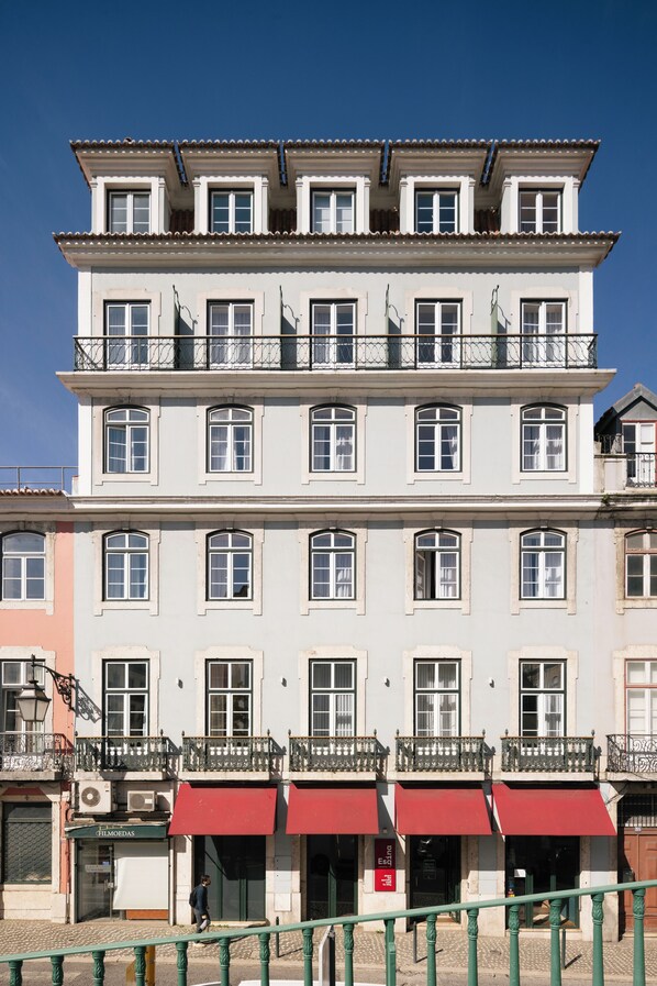 Vista frontal de la propiedad