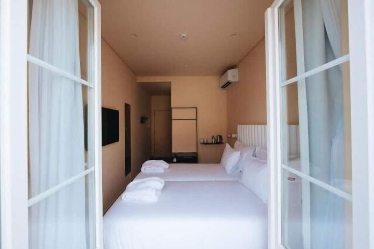 In-room safe, blackout drapes, soundproofing, iron/ironing board