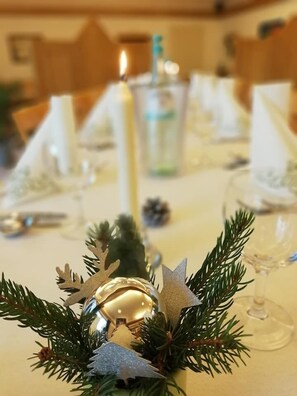 Se sirven cenas y cocina alemana