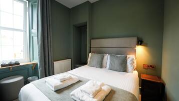 Standard-Doppelzimmer | Hochwertige Bettwaren, Verdunkelungsvorhänge, Bügeleisen/Bügelbrett