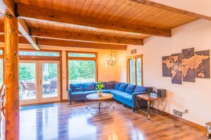 TV, lareira, DVD player, pebolim