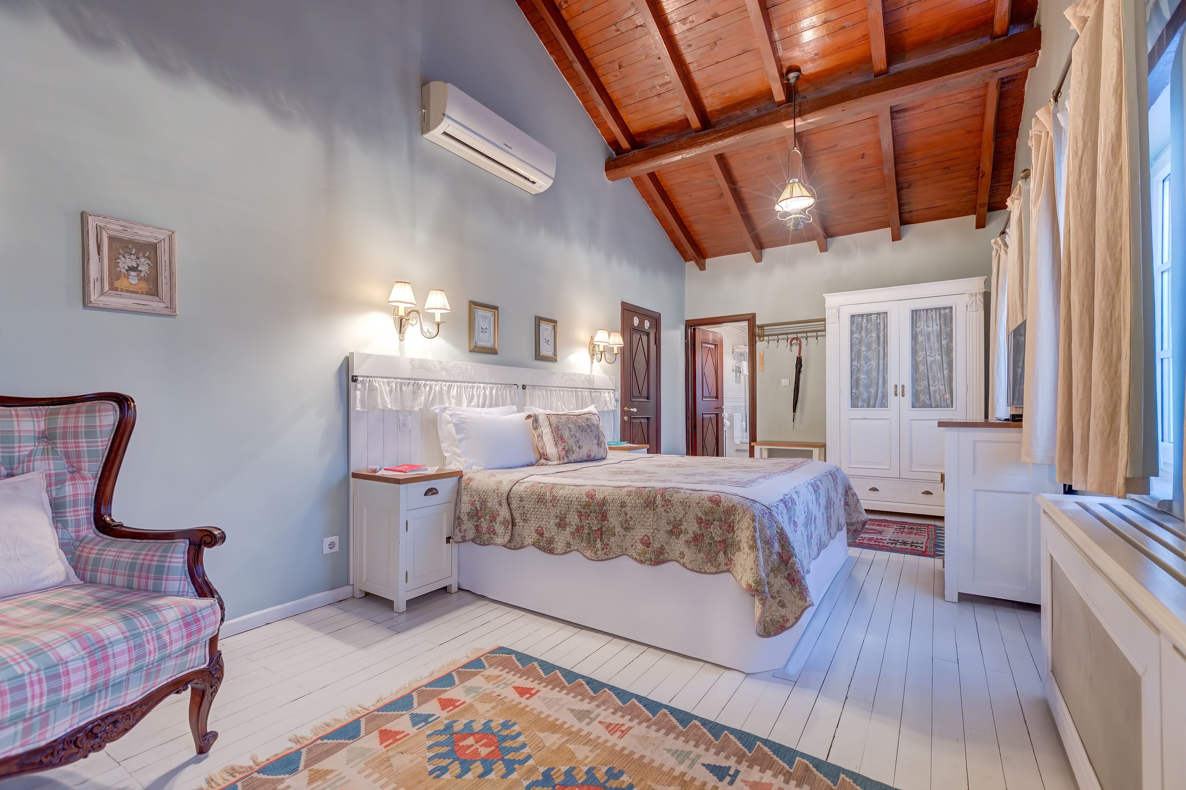 deluxe room with pool & forest view | minibar, in-room safe, desk, soundproofing