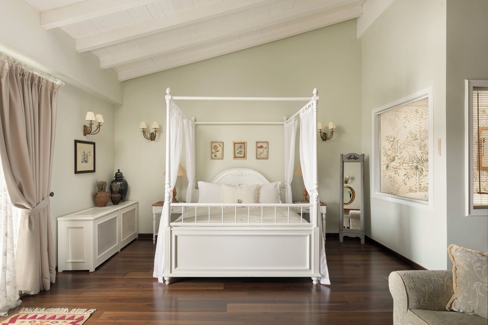 Luxury Room | Minibar, in-room safe, desk, soundproofing