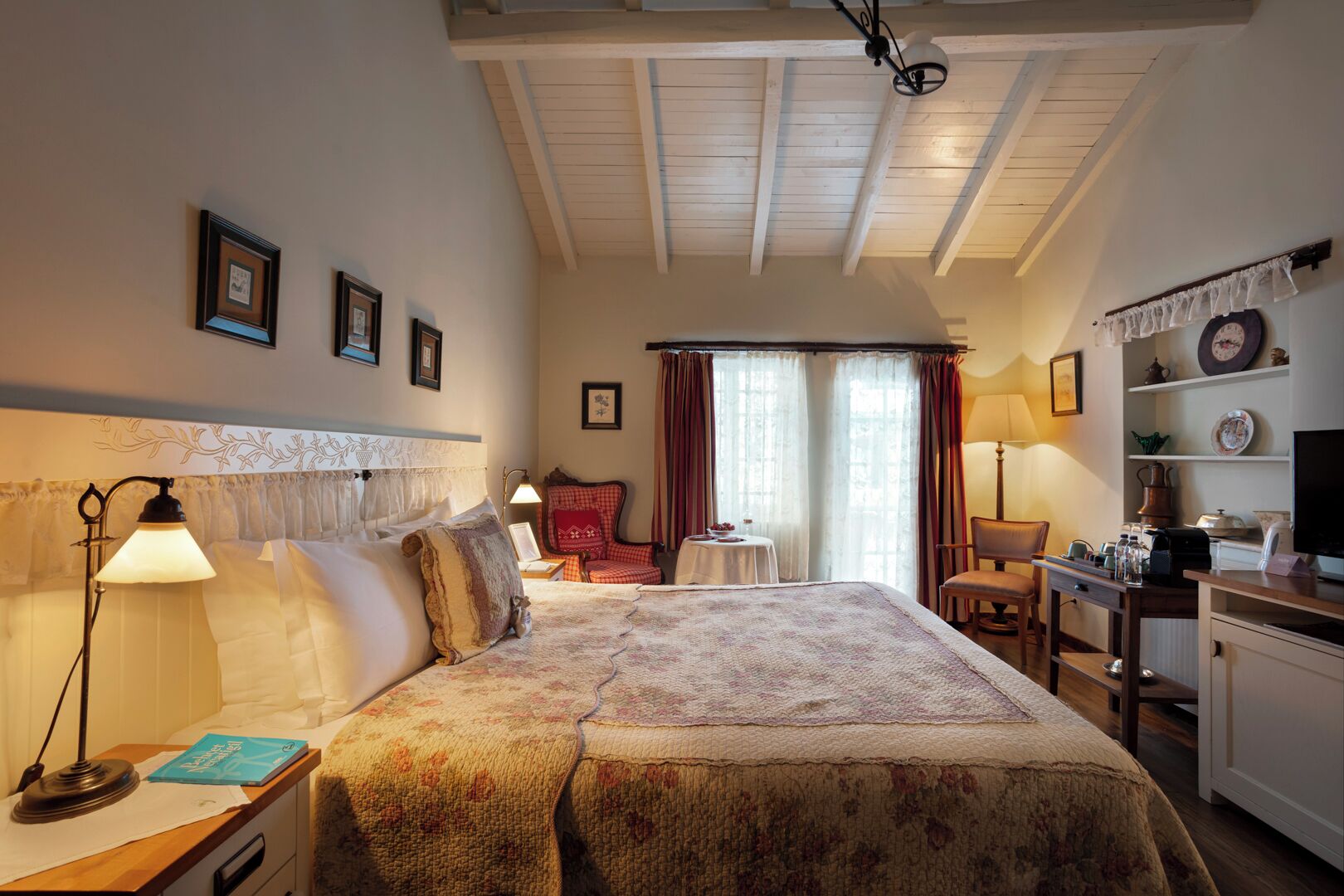 Superior Room, Balcony | Minibar, in-room safe, desk, soundproofing