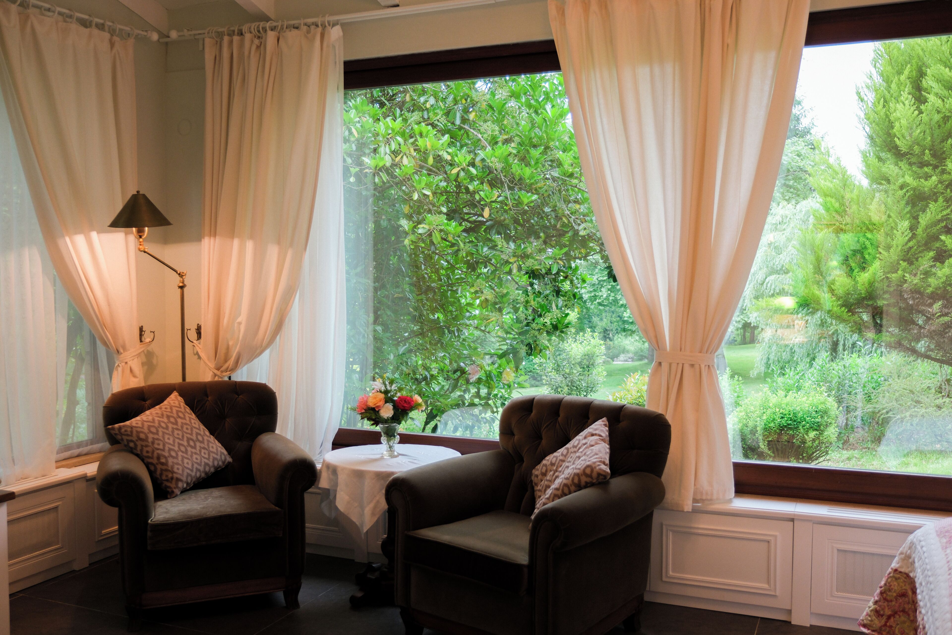 Deluxe Room | Minibar, in-room safe, desk, soundproofing