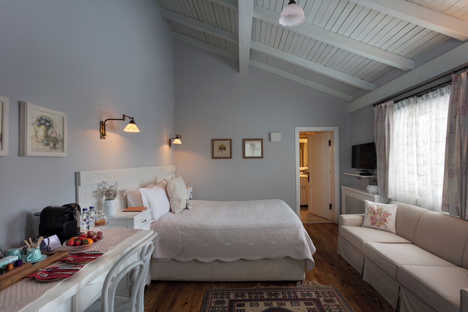 Superior Room, Terrace | Minibar, in-room safe, desk, soundproofing