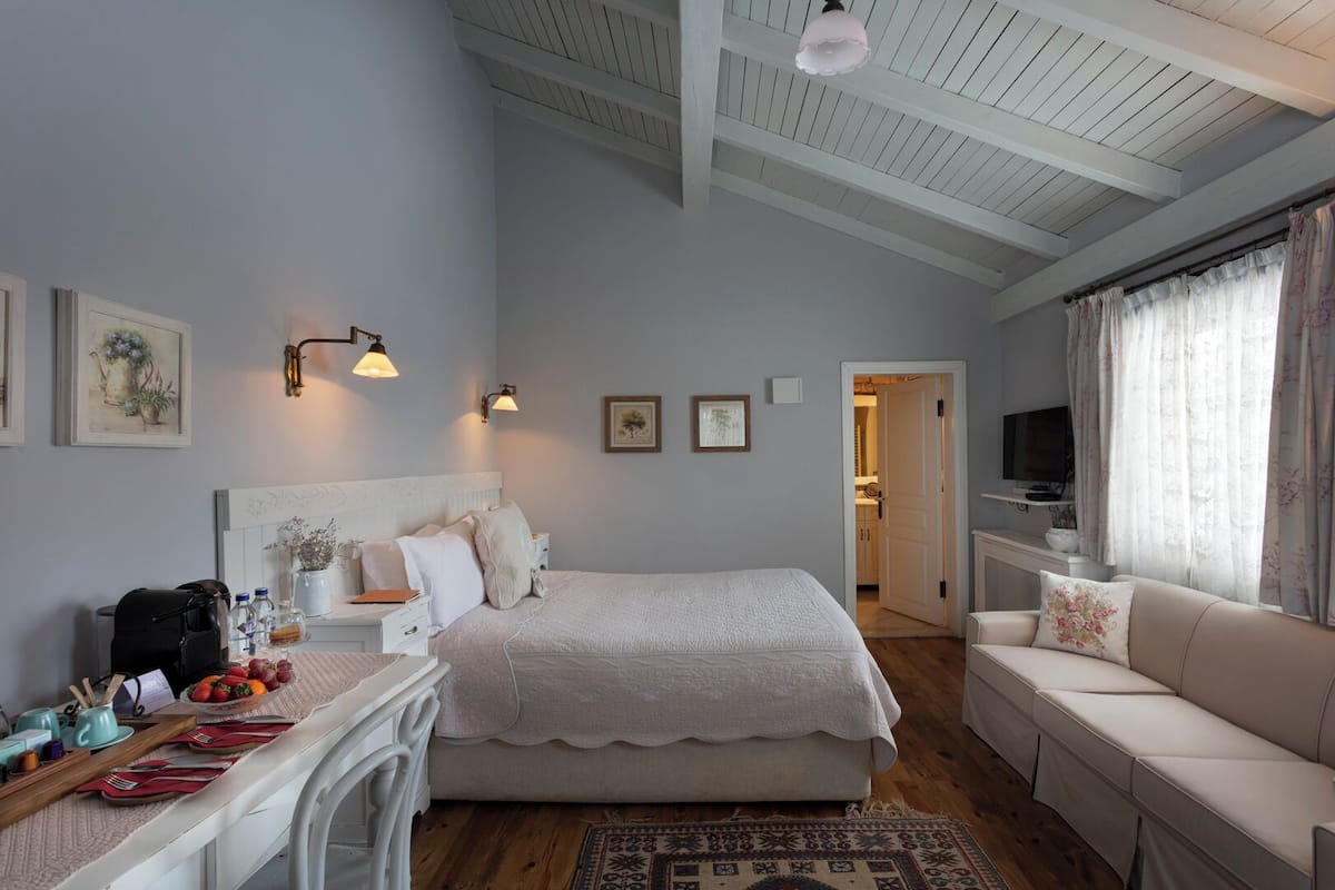 Superior Room, Terrace | Minibar, in-room safe, desk, soundproofing