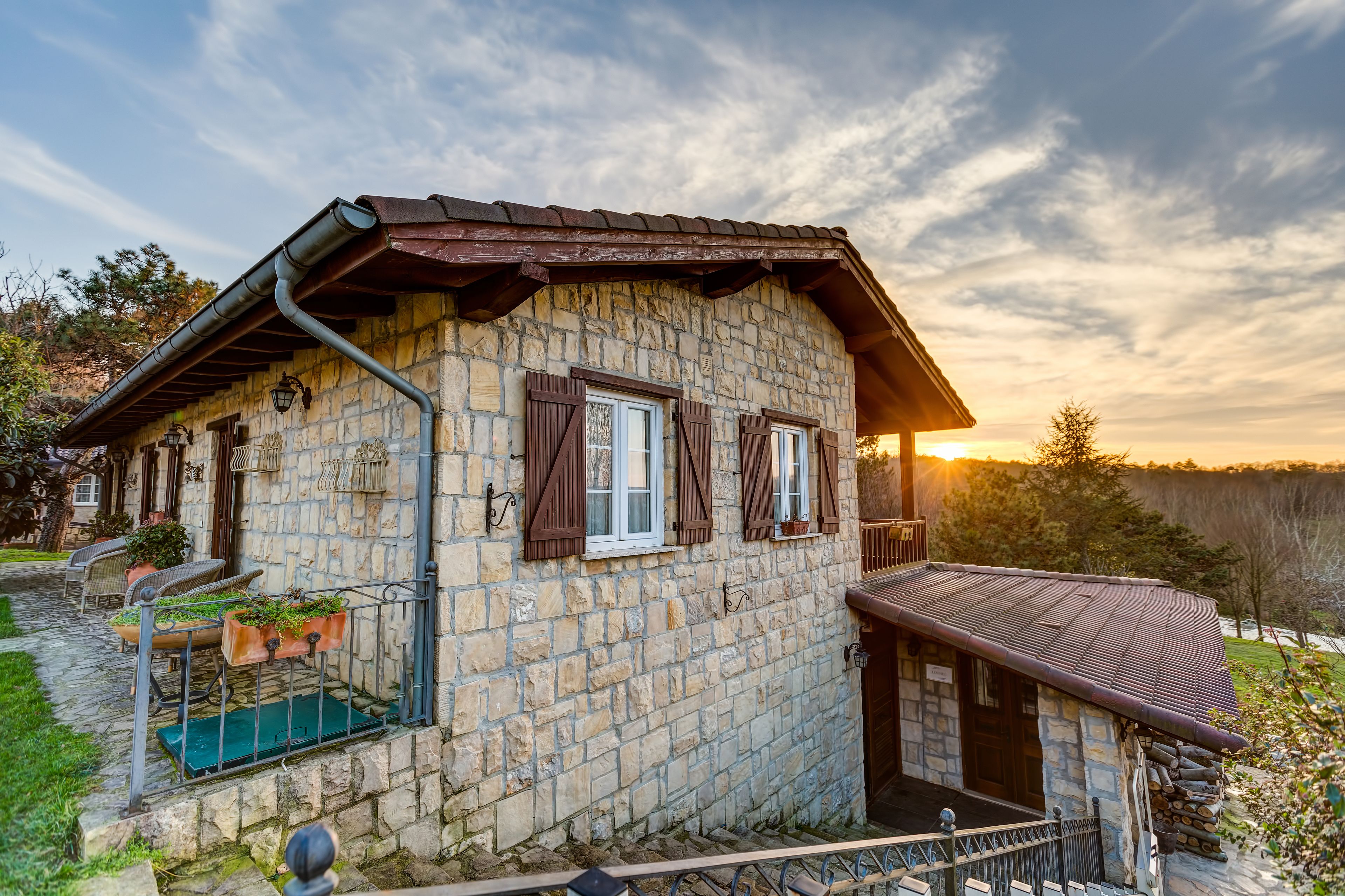 honeymoon suite | exterior