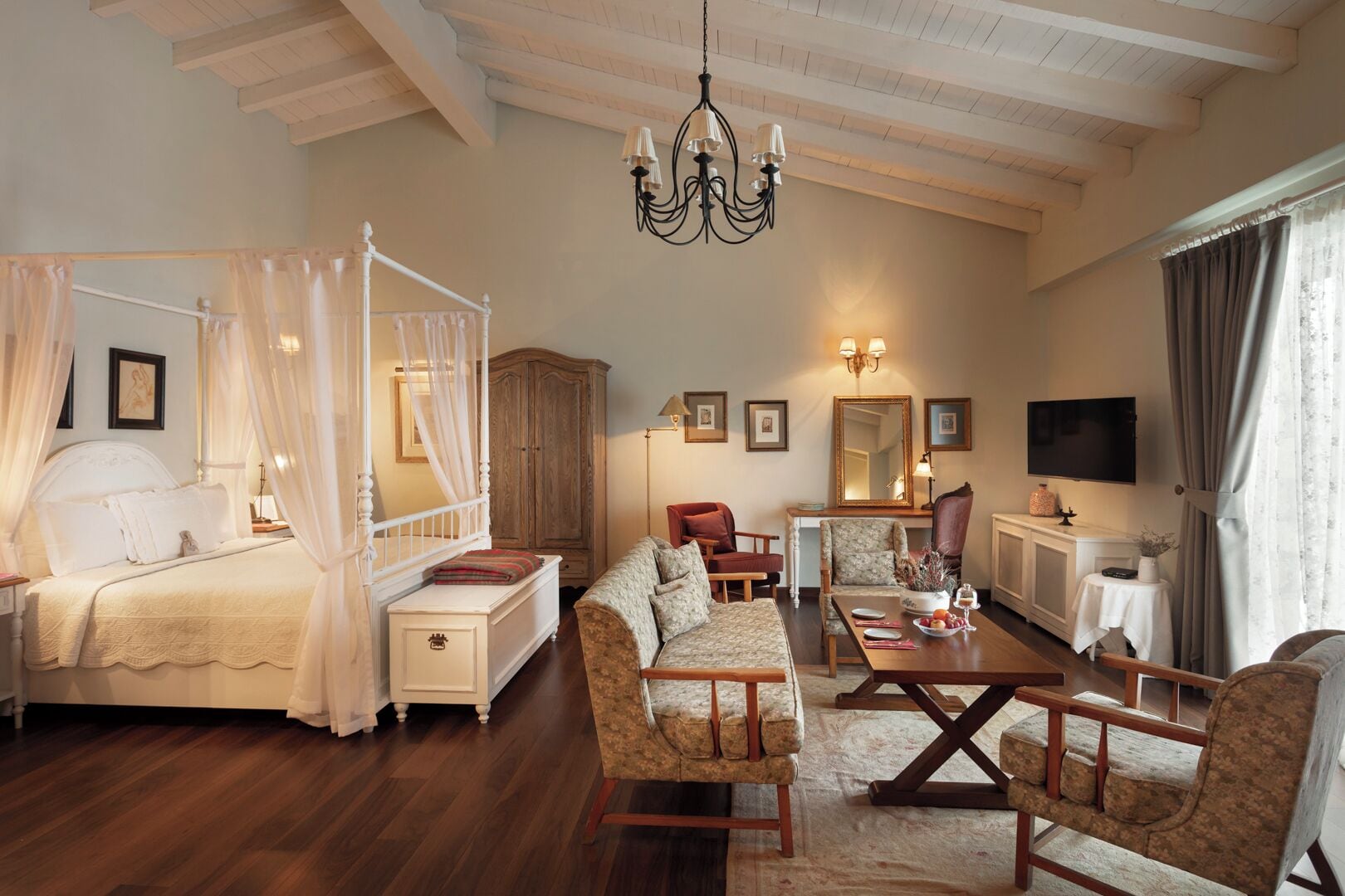 Suite with Fireplace & Forest View | Minibar, in-room safe, desk, soundproofing