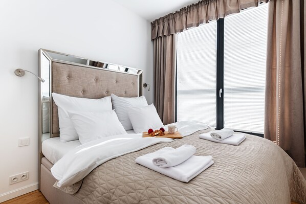 Premium Apartment | Iron/ironing board, free WiFi, bed sheets - P&O Apartments Okecie 4 (Warsaw)