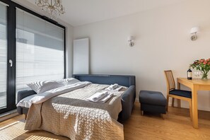 Iron/ironing board, free WiFi, bed sheets - P&O Okecie 4 (Warsaw)