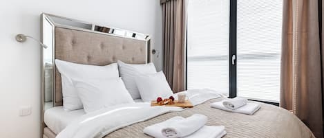 Premium Apartment | Iron/ironing board, free WiFi, bed sheets