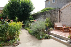 Classic Double Room (Ondine) | Garden view - La Loge des Fées (Latille)