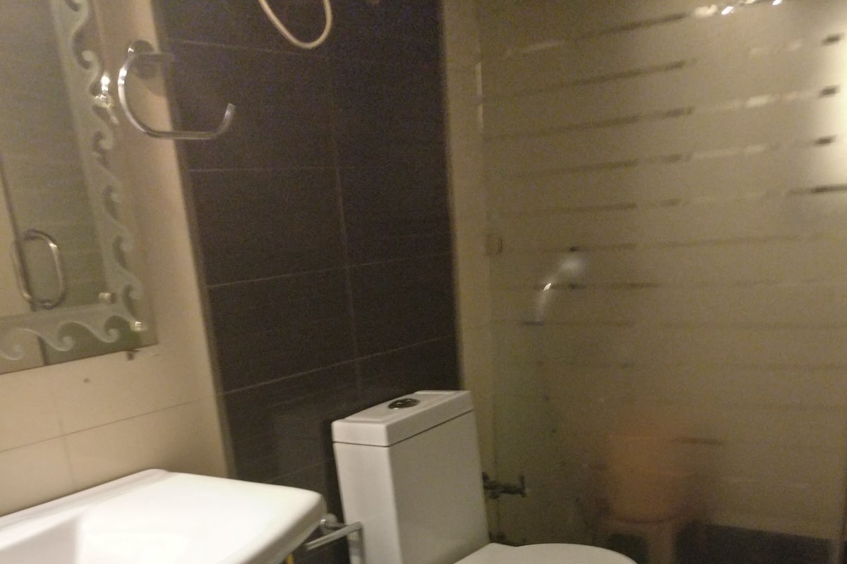 Habitació superior, diversos llits, no fumadors, vistes al turó | Bany