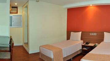 Quarto casal ou duplo, 1 cama de casal, para não fumantes | Escrivaninha, Wi-Fi de cortesia, roupa de cama