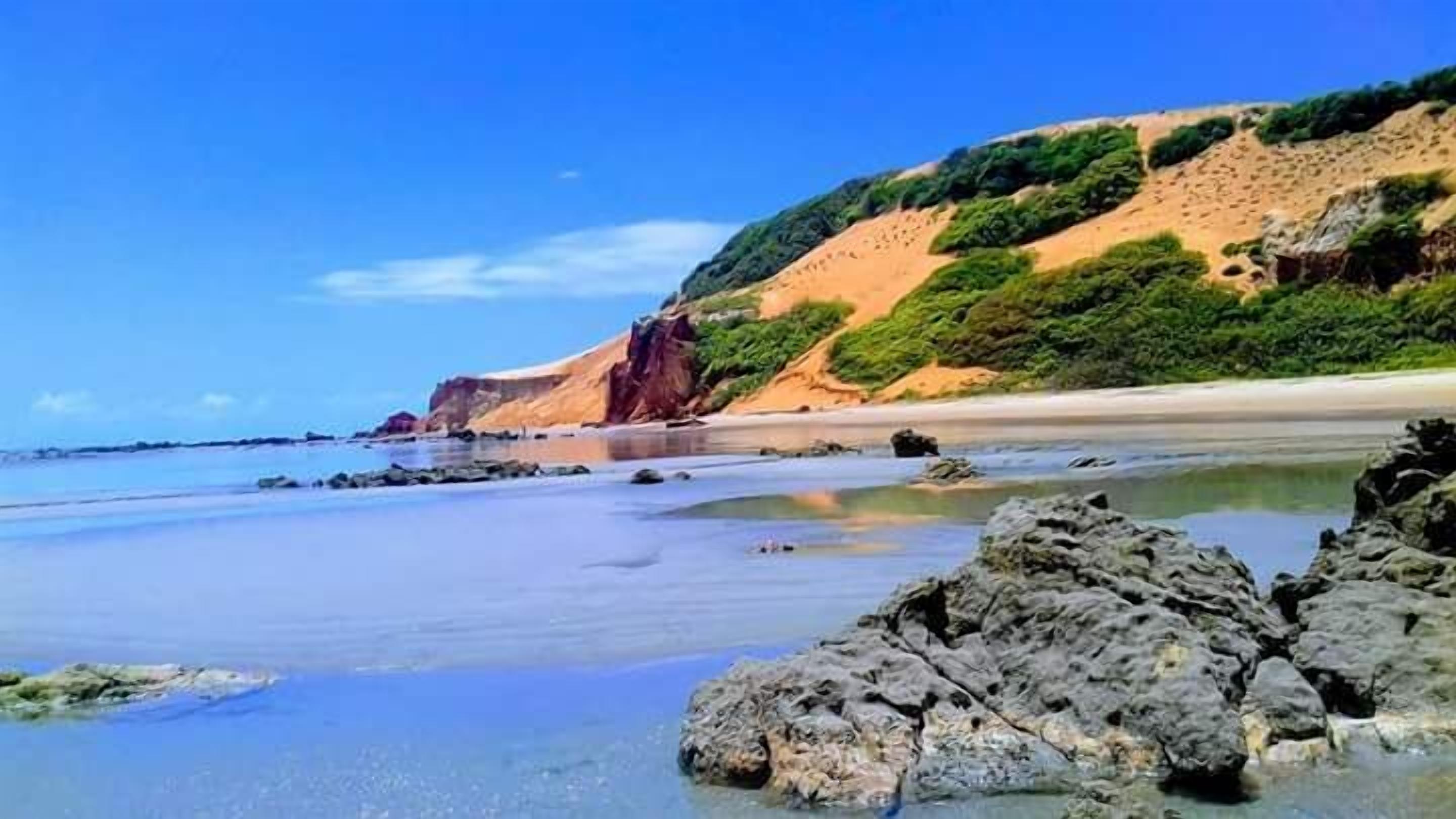 Di pantai dan snorkeling