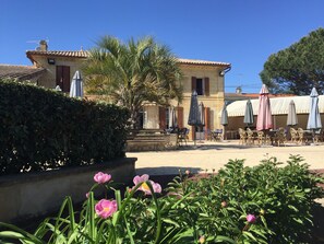 Front of property - Le Melchior (Sainte-Terre)