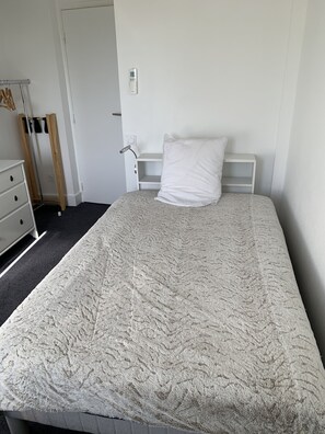Single Room, 1 Large Single Bed | Blackout curtains, iron/ironing board, free WiFi, bed sheets