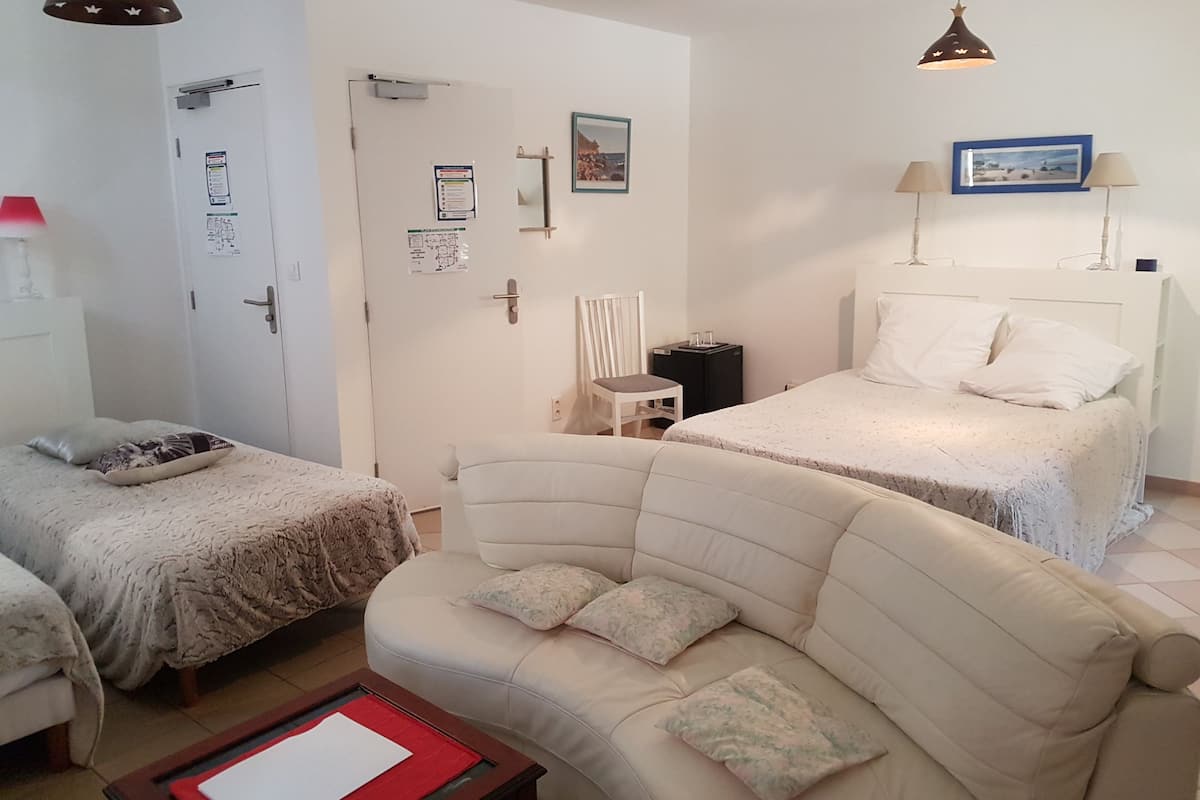 Double Room | Minibar, blackout curtains, iron/ironing board, free WiFi