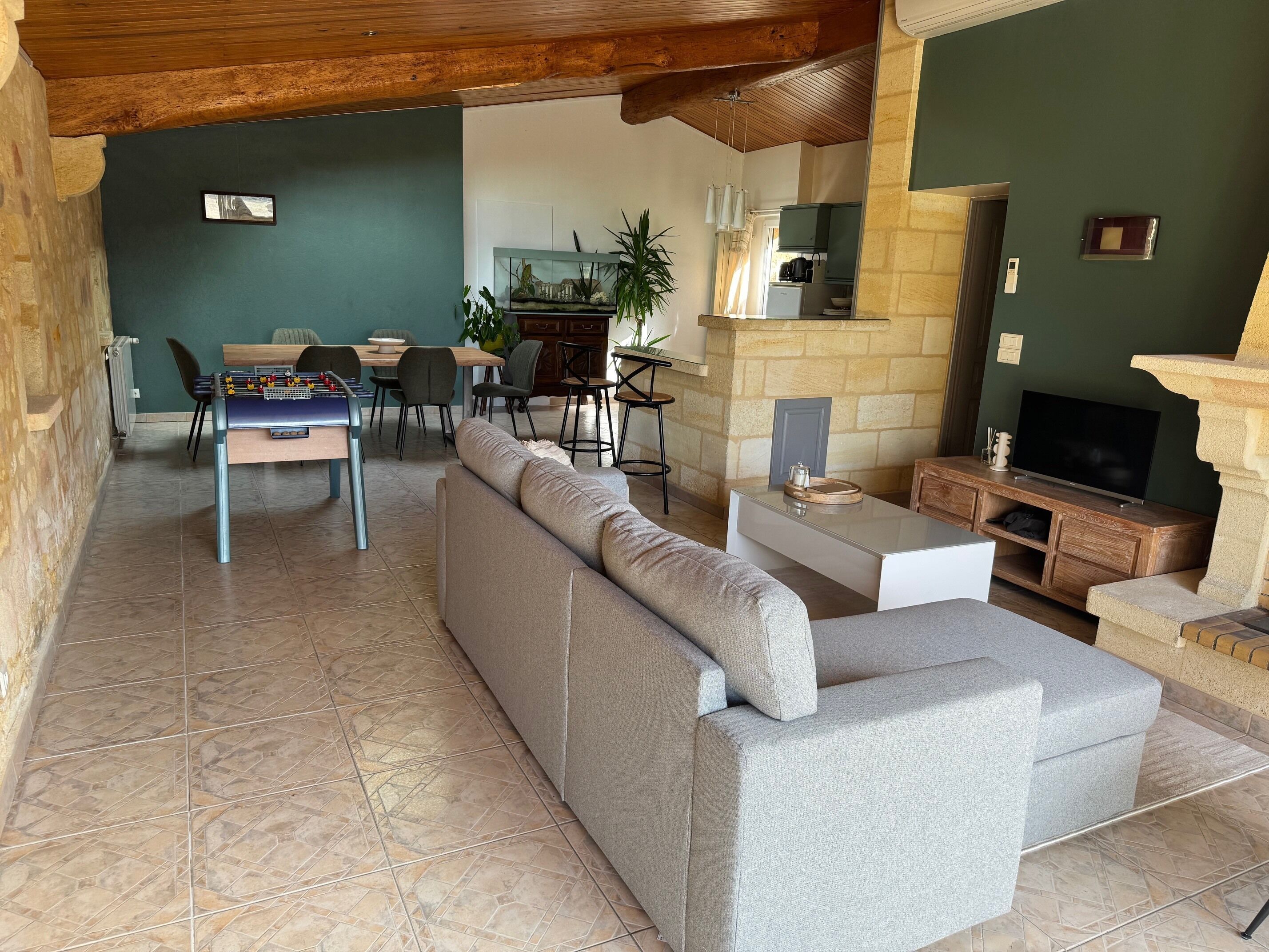 Comfort House | Blackout drapes, iron/ironing board, free WiFi, bed sheets
