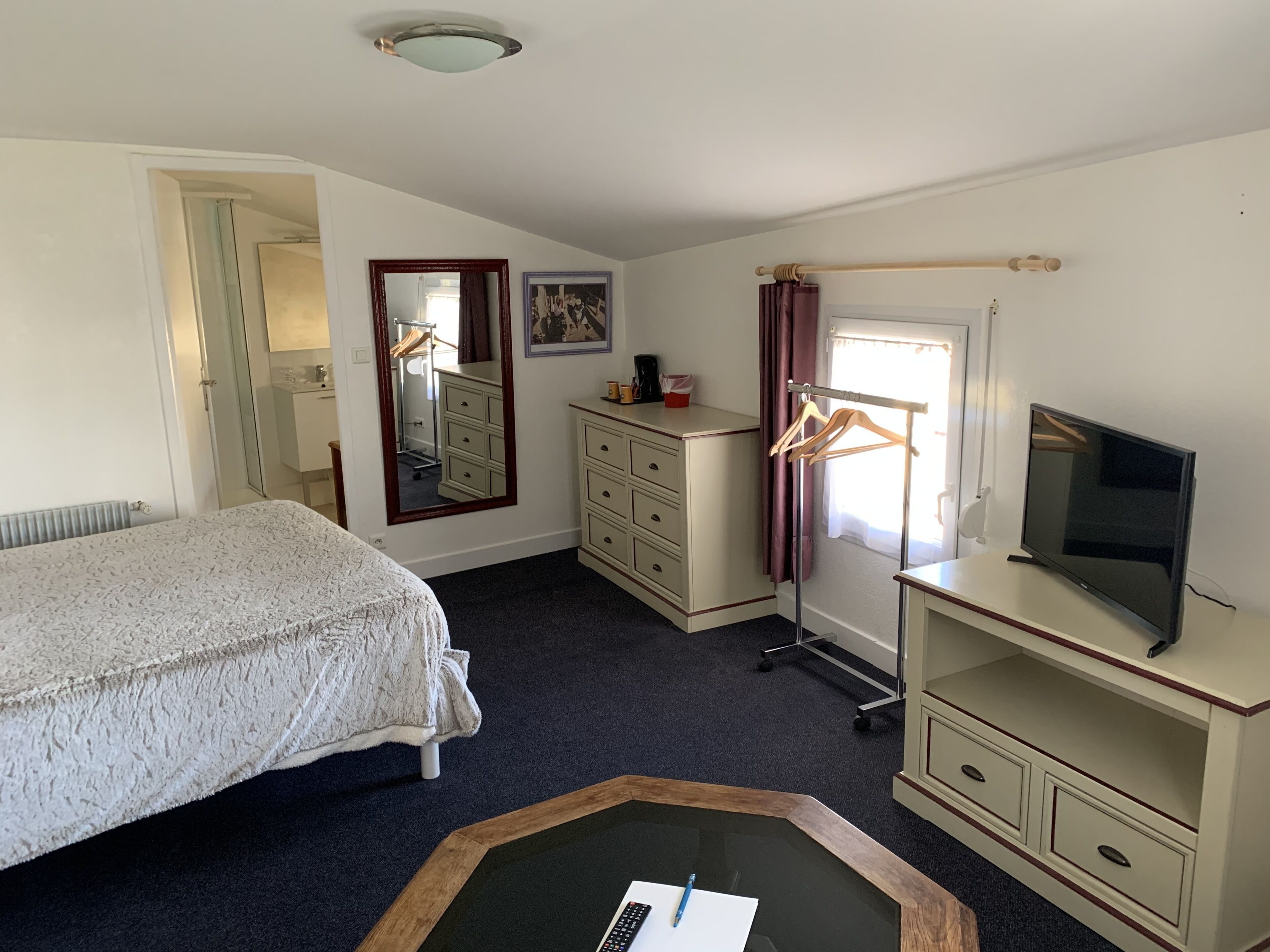 double room, 1 double bed | minibar, blackout curtains, iron/ironing board, free wifi