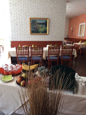 Desayuno buffet incluido todos los días 