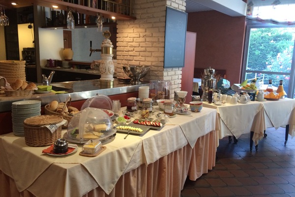 Tägliches inbegriffenes Frühstücksbuffet