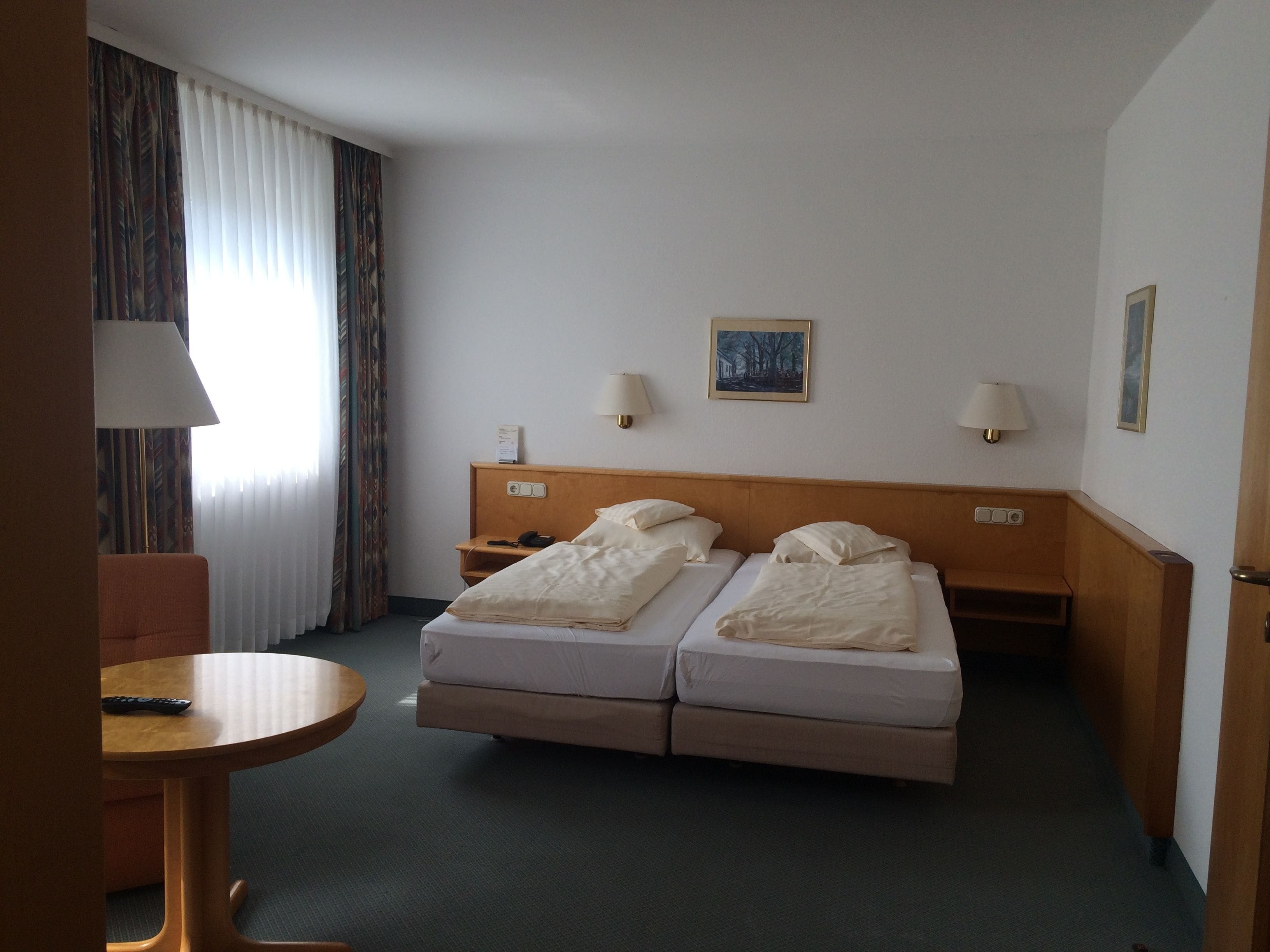 双人房 | 迷你吧、办公桌、婴儿床、折叠床/加床（额外收费）