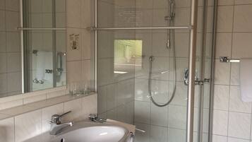 Habitación doble | Ducha del cuarto de baño