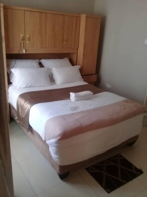 Premium bedding, down duvets, minibar, in-room safe - Kakwele Lodge & Tours (Lusaka)