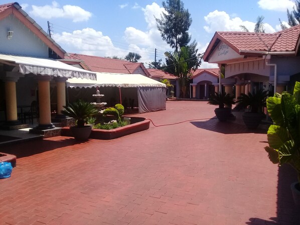 Property grounds - Kakwele Lodge & Tours (Lusaka)