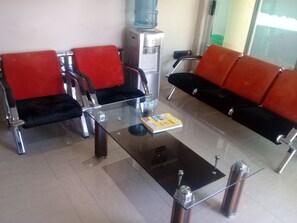 Lobby sitting area - Kakwele Lodge & Tours (Lusaka)