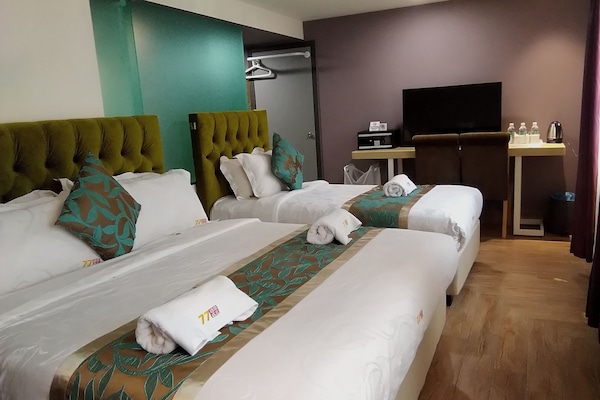 Family Room | Room amenity